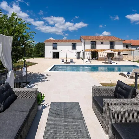 ヴィラ Roti With Pool And Sauna *