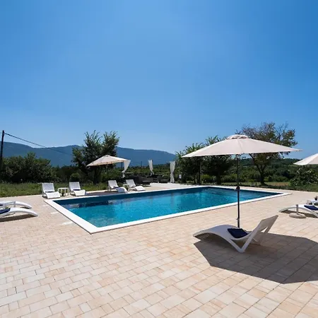 빌라 Roti With Pool And Sauna Kršan