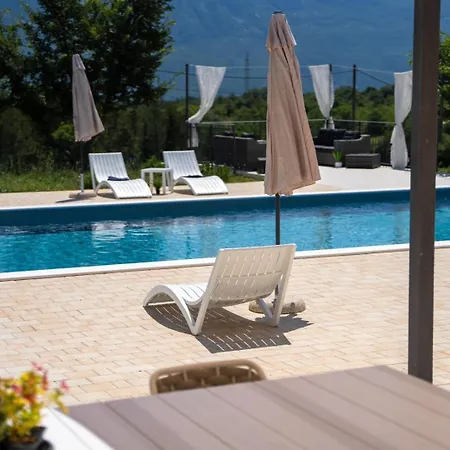 빌라 Roti With Pool And Sauna Kršan